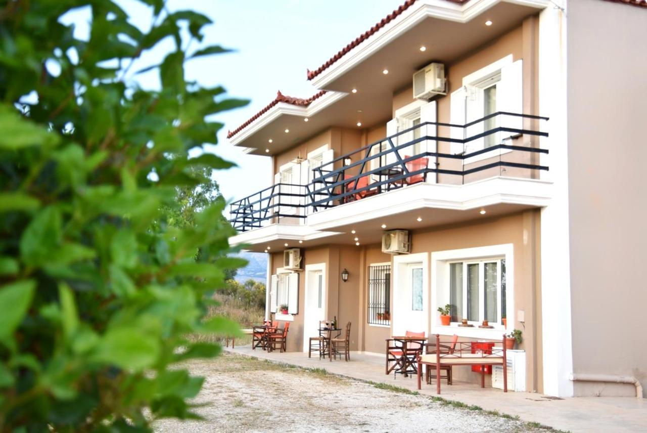 Anemomylos Apartments Lixouri Eksteriør billede